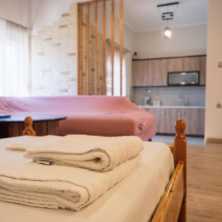 Kellys Cozy One Bedroom House Next To The Beach Ikonomianika Exteriér fotografie