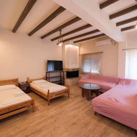 Kellys Cozy One Bedroom House Next To The Beach Ikonomianika Exteriér fotografie