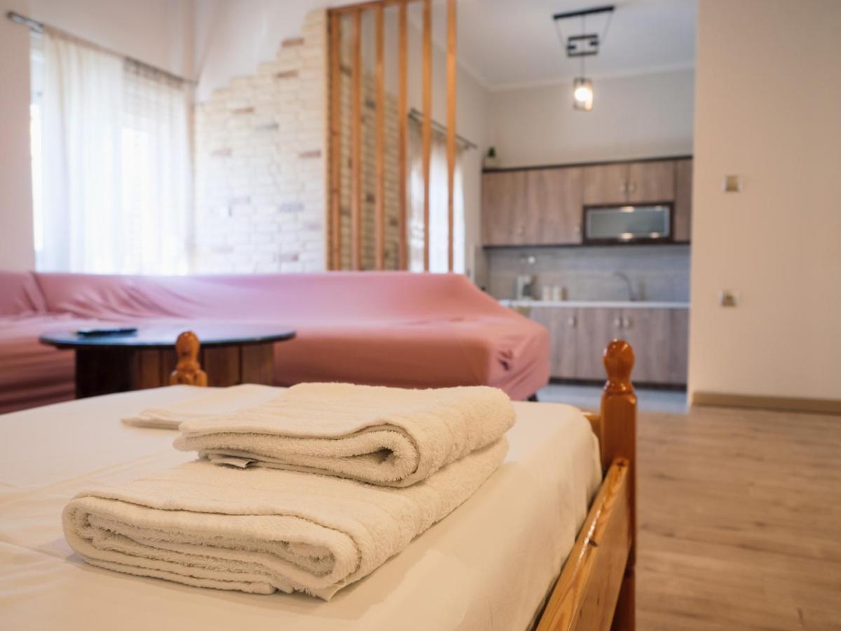 Kellys Cozy One Bedroom House Next To The Beach Ikonomianika Exteriér fotografie